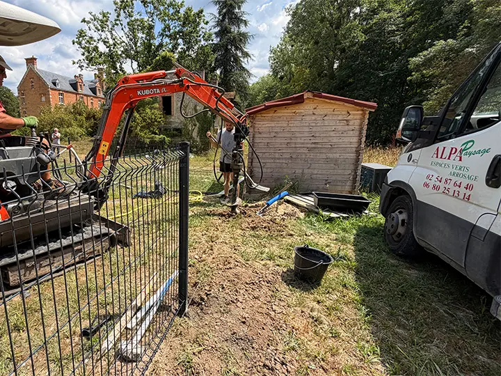 Forage mécanique pour la pose des poteaux de clôture